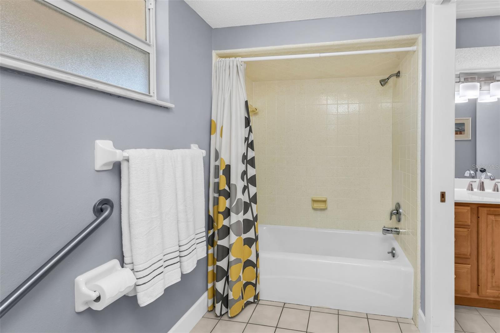 Image 26 of 35 For 1 Colony Point Drive 13c