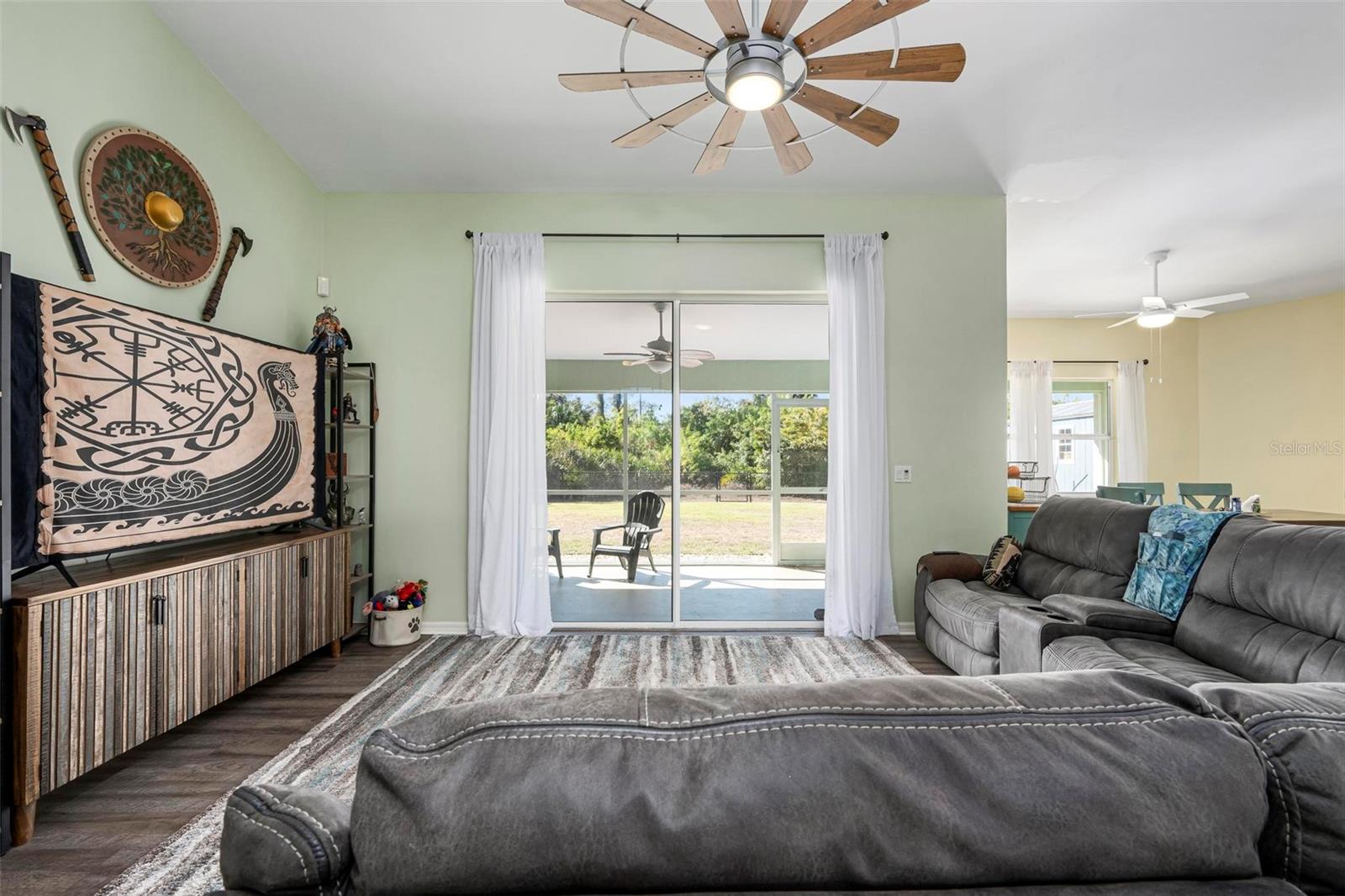 Image 10 of 44 For 2863 Paddock Avenue