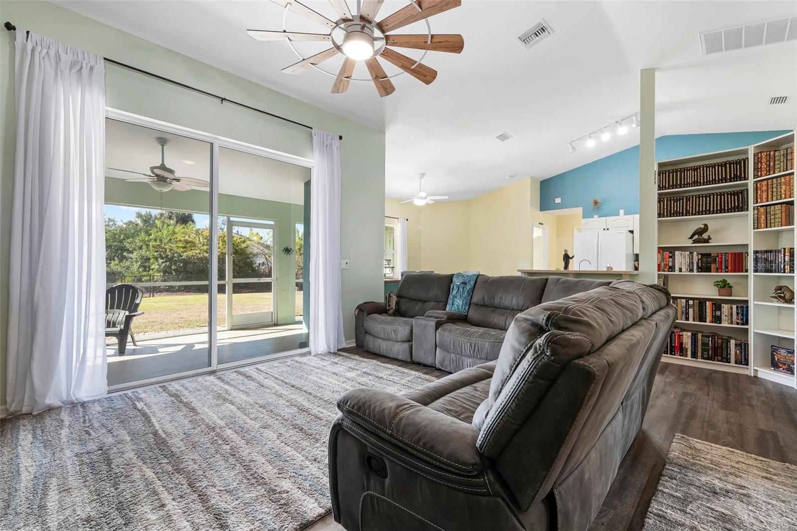 Image 9 of 44 For 2863 Paddock Avenue