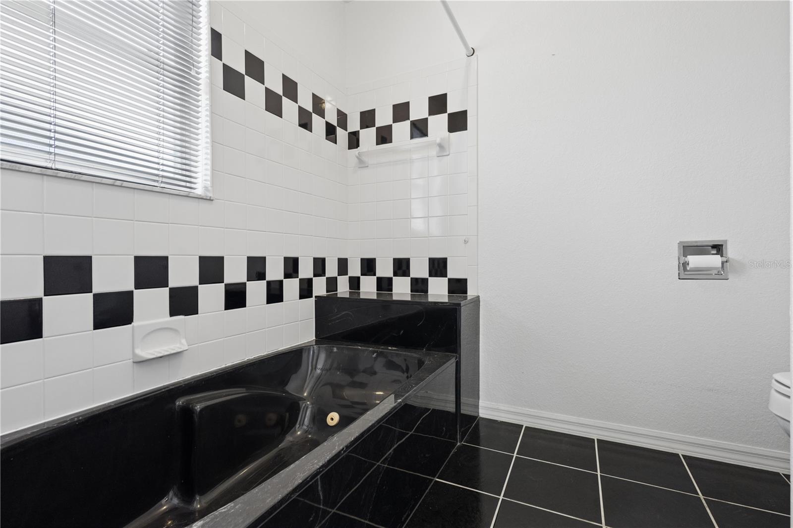 Image 16 of 25 For 1054 General Street