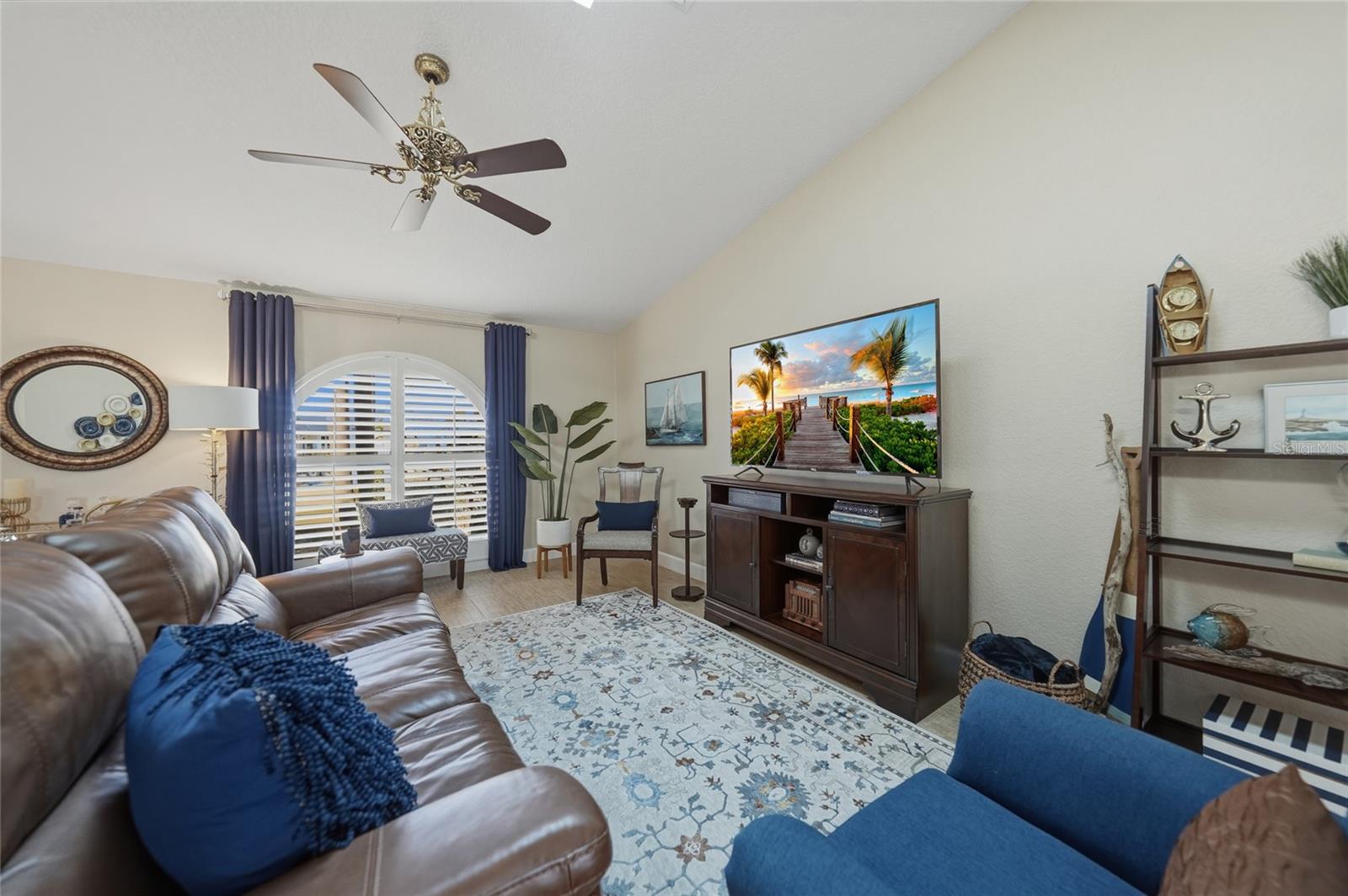 Image 14 of 63 For 803 Lucia Drive