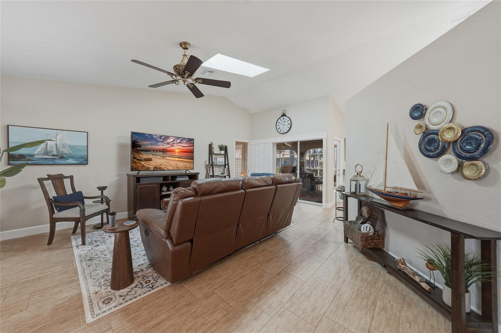 Image 16 of 63 For 803 Lucia Drive