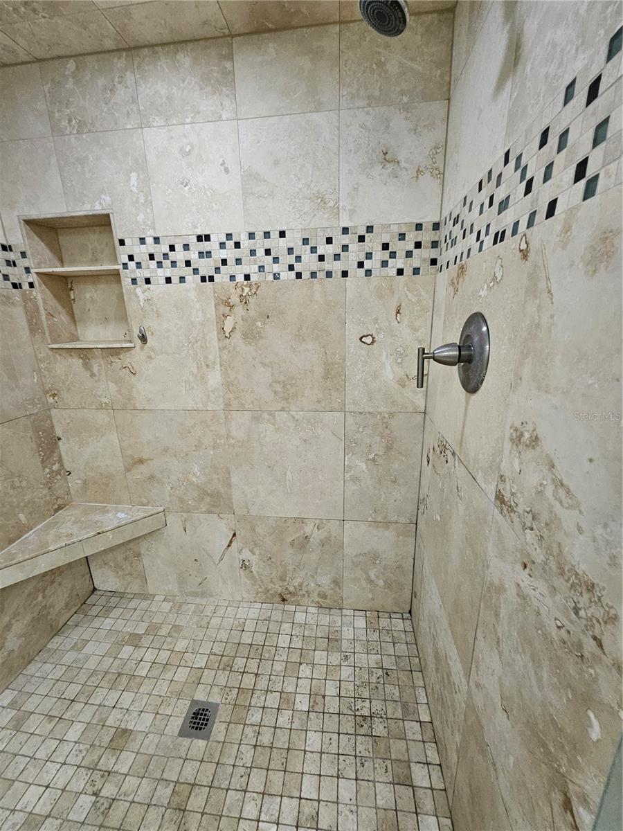 Image 14 of 35 For 715 Helen Street 5