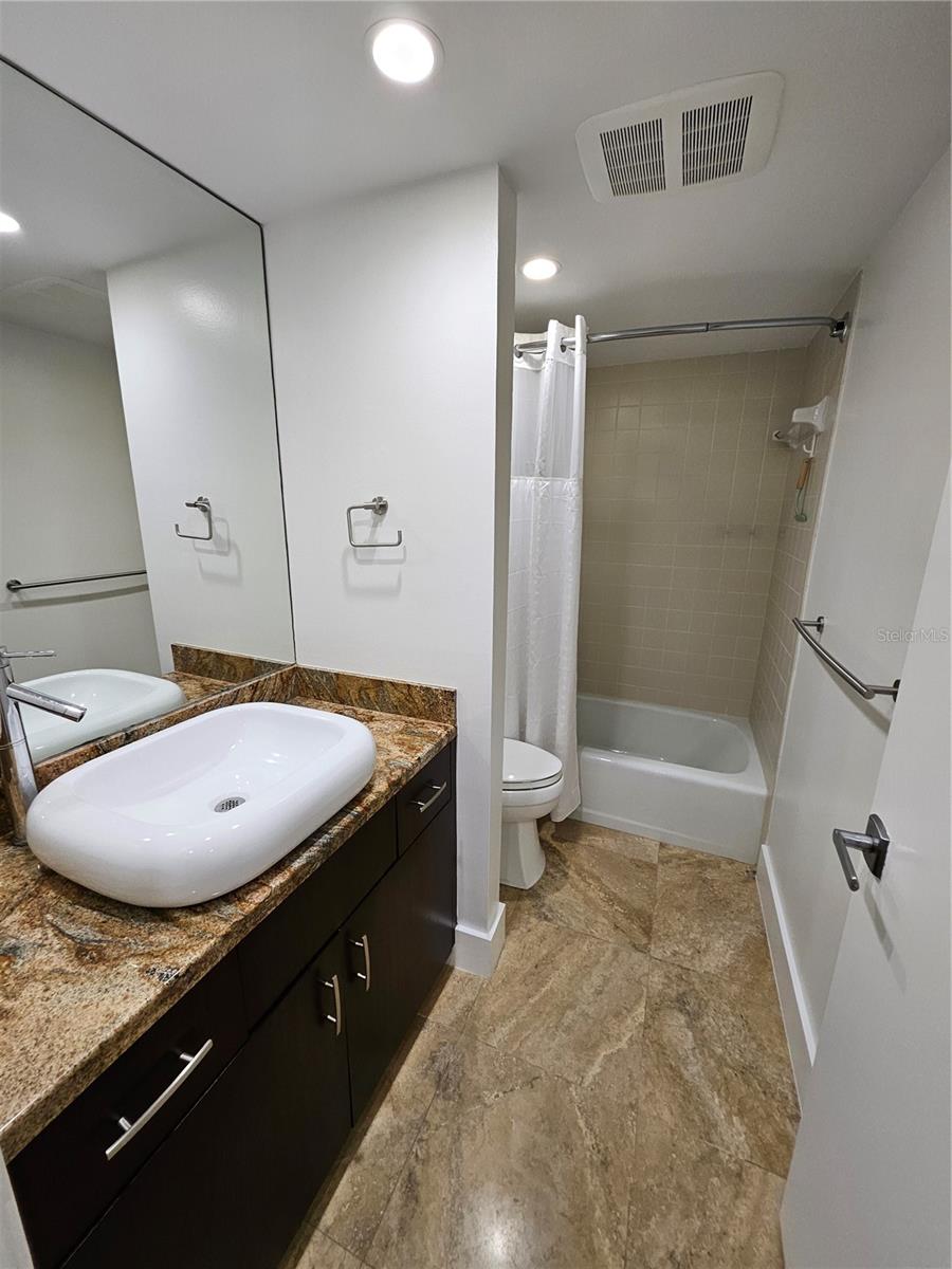 Image 17 of 35 For 715 Helen Street 5