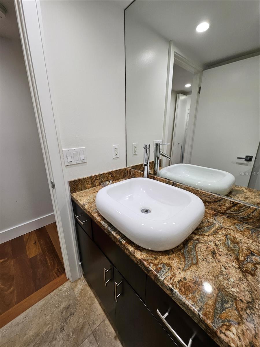 Image 19 of 35 For 715 Helen Street 5