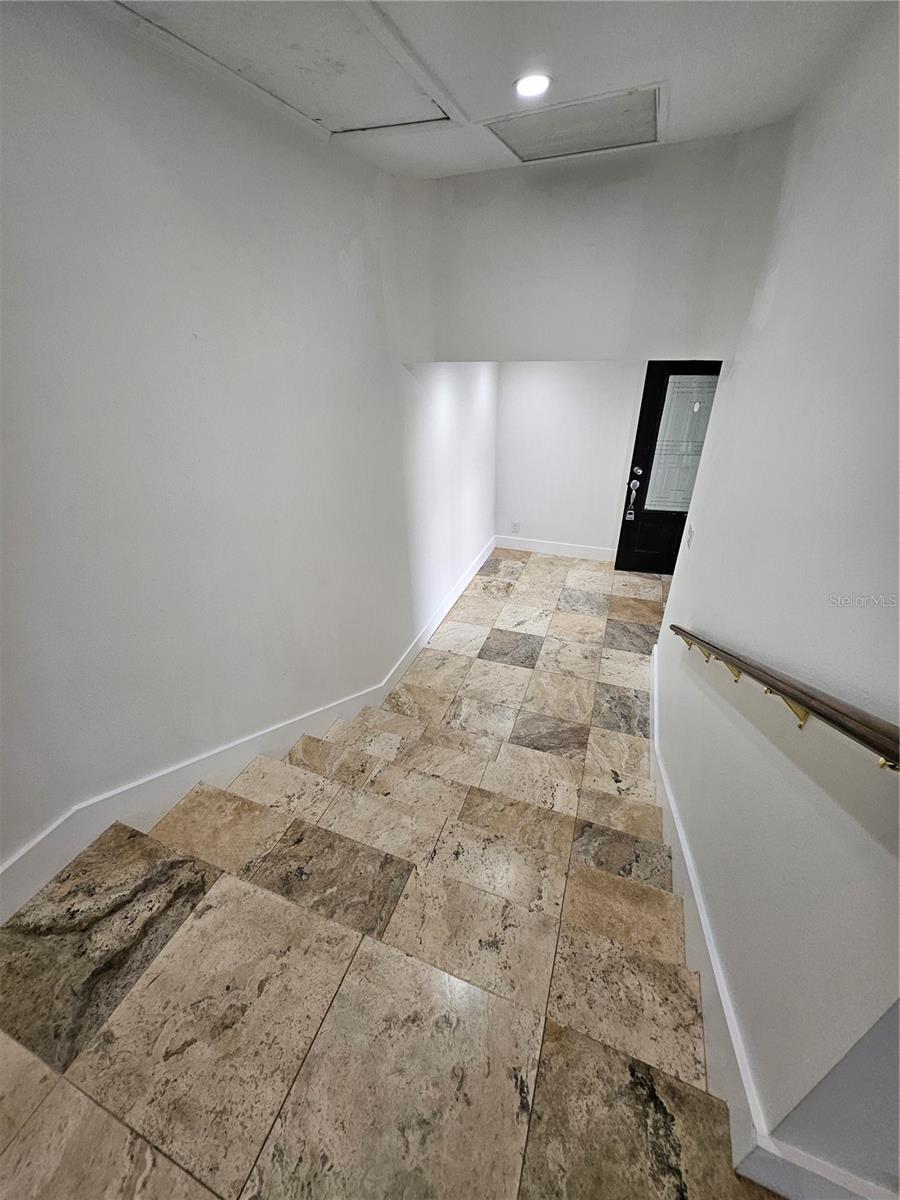 Image 22 of 35 For 715 Helen Street 5