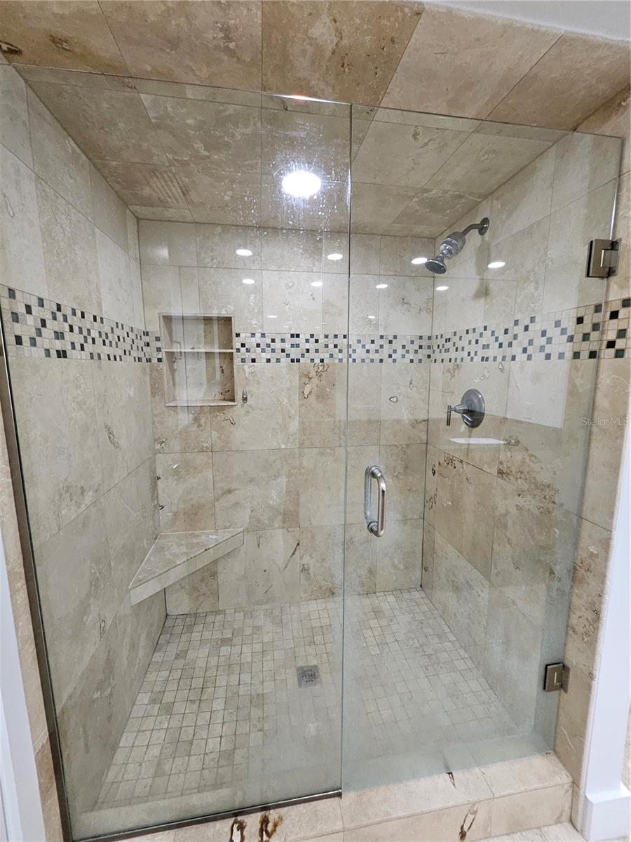 Image 23 of 35 For 715 Helen Street 5