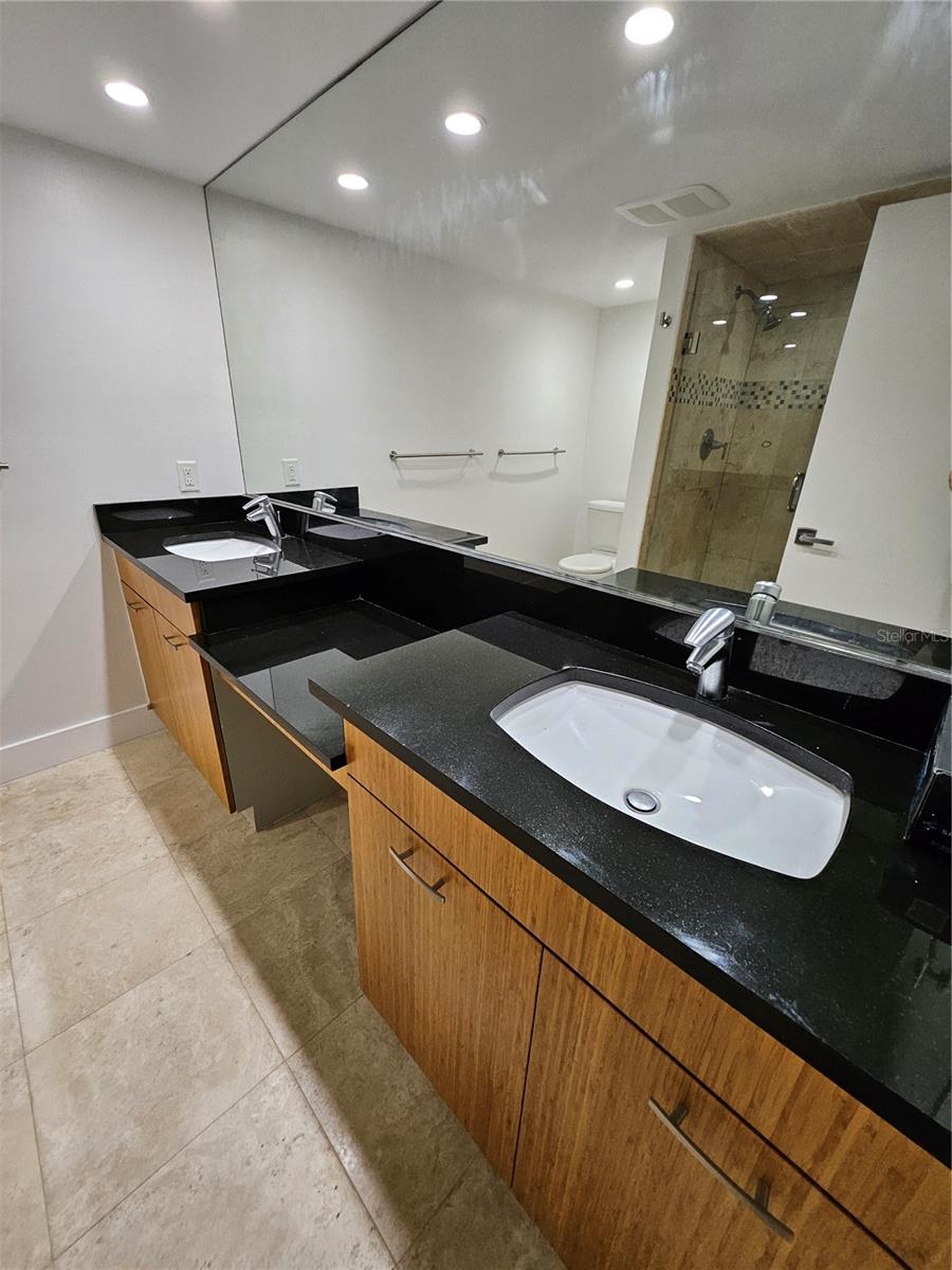 Image 24 of 35 For 715 Helen Street 5