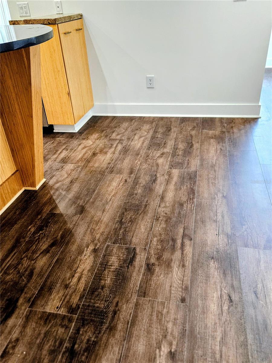 Image 27 of 35 For 715 Helen Street 5