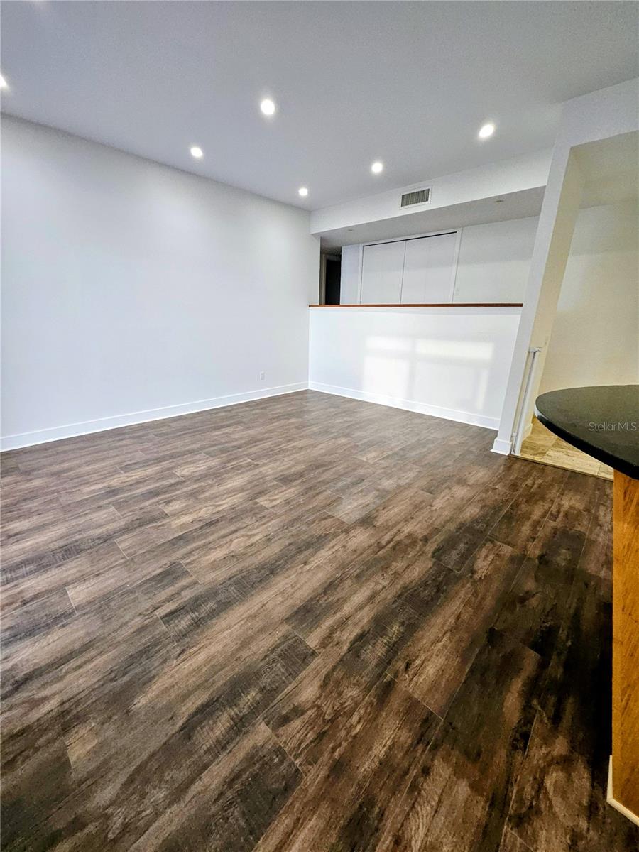 Image 28 of 35 For 715 Helen Street 5