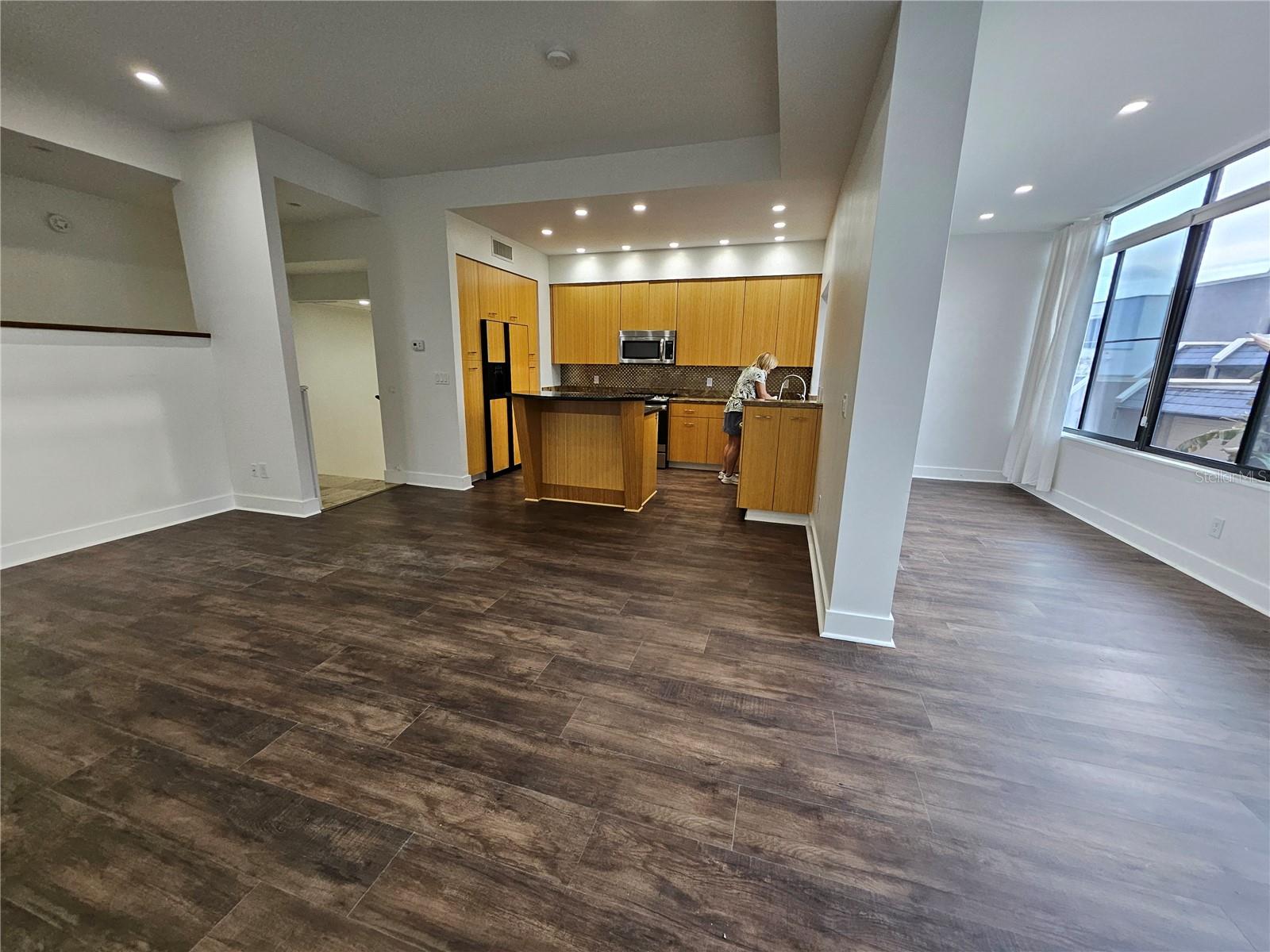 Image 29 of 35 For 715 Helen Street 5