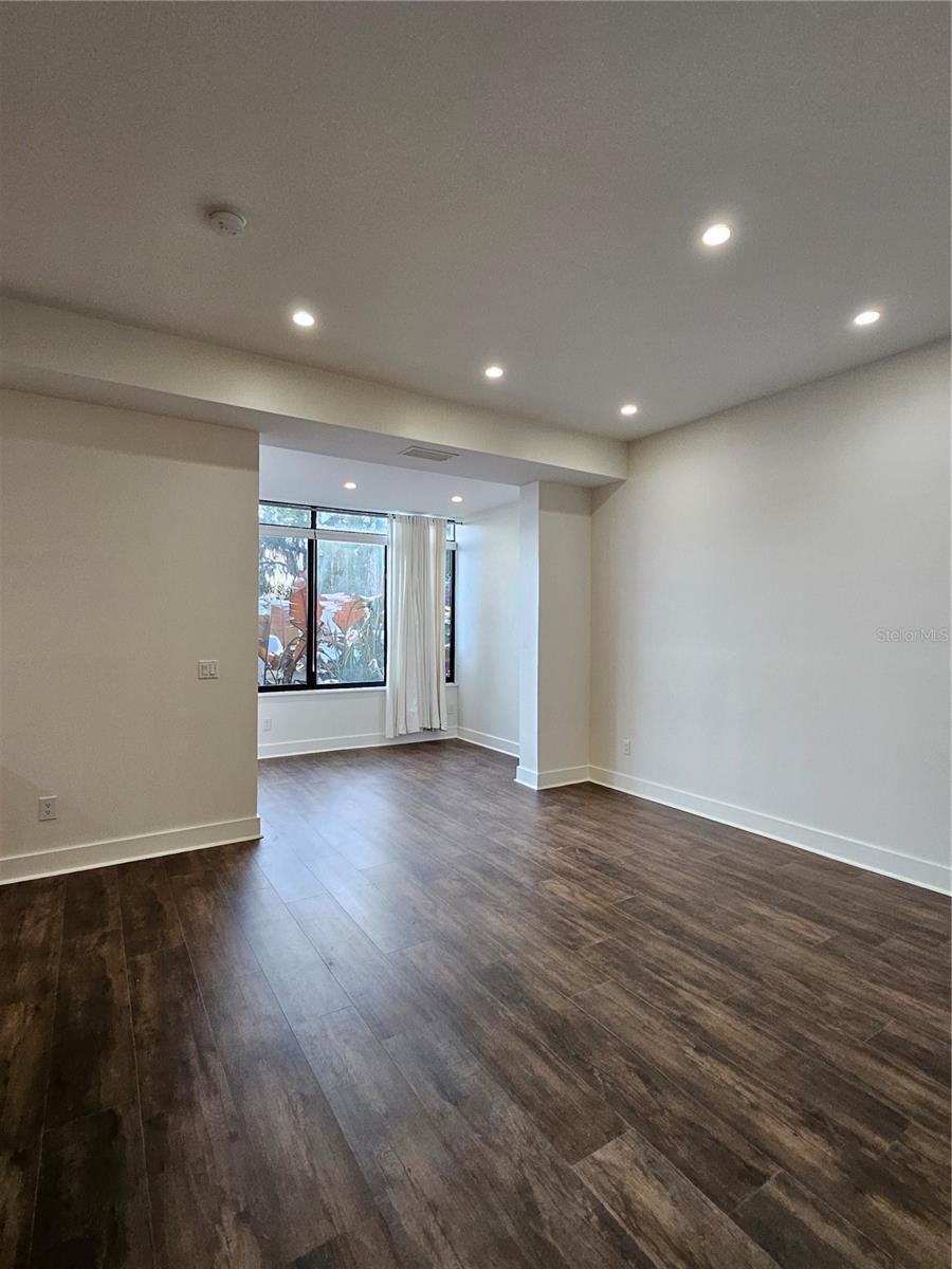 Image 8 of 35 For 715 Helen Street 5