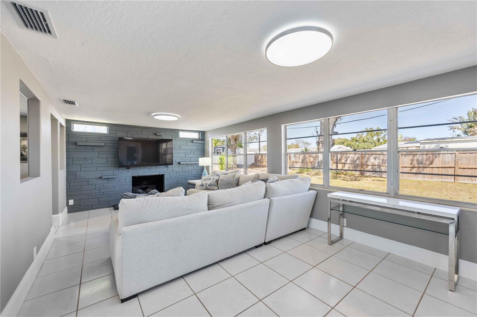 Image 5 of 68 For 1824 Rhoades Terrace