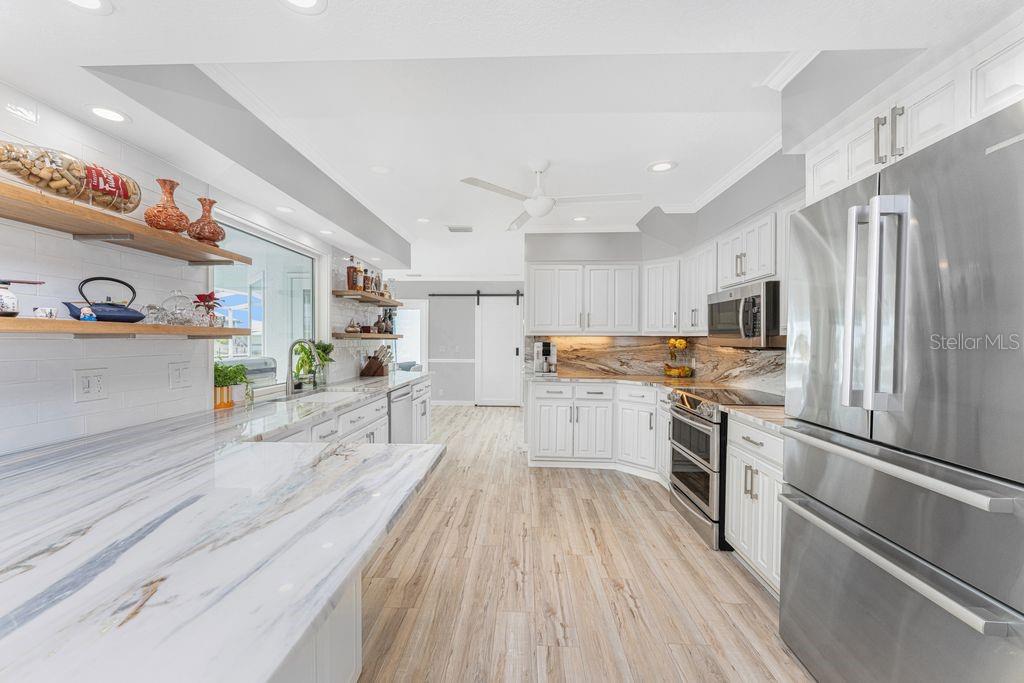 Image 11 of 57 For 139 Seville Place Sw