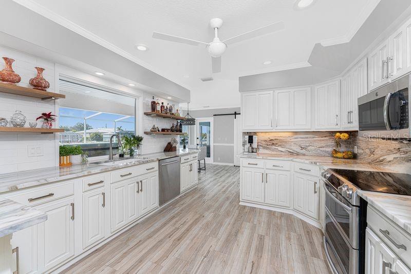 Image 15 of 57 For 139 Seville Place Sw