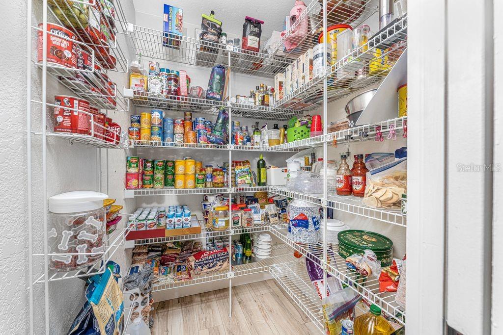 Image 16 of 57 For 139 Seville Place Sw