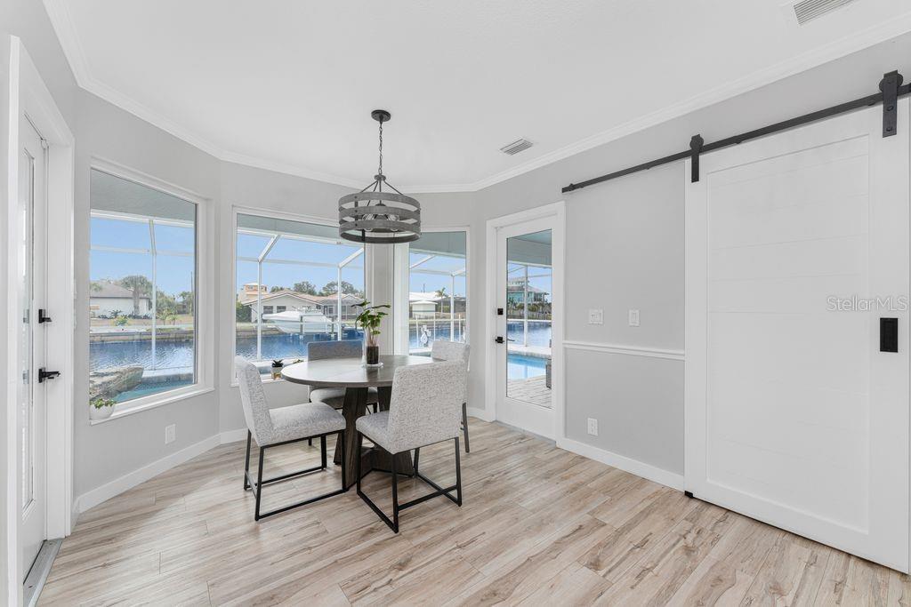 Image 17 of 57 For 139 Seville Place Sw