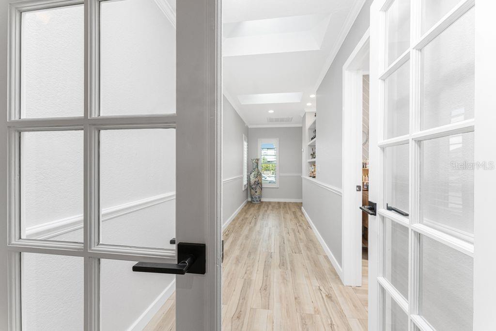 Image 19 of 57 For 139 Seville Place Sw