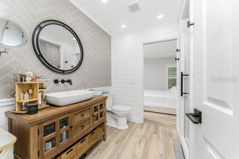 Image 20 of 57 For 139 Seville Place Sw