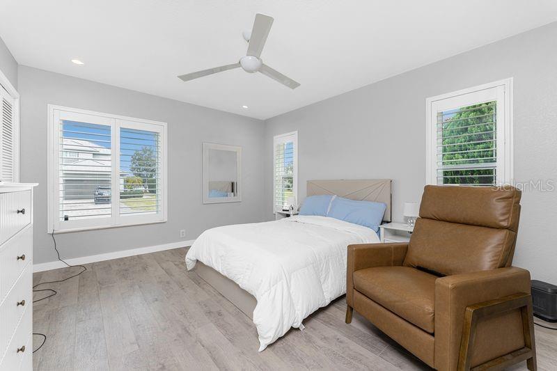 Image 24 of 57 For 139 Seville Place Sw