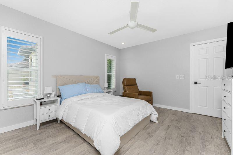 Image 25 of 57 For 139 Seville Place Sw