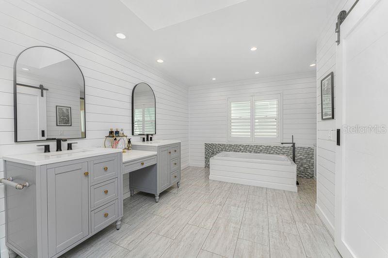 Image 38 of 57 For 139 Seville Place Sw