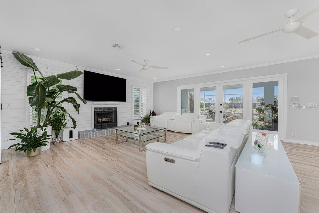 Image 4 of 57 For 139 Seville Place Sw