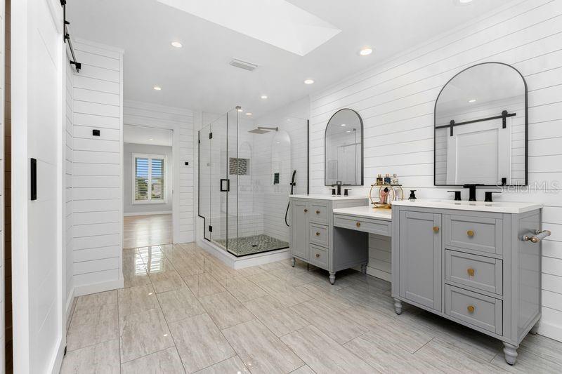 Image 40 of 57 For 139 Seville Place Sw