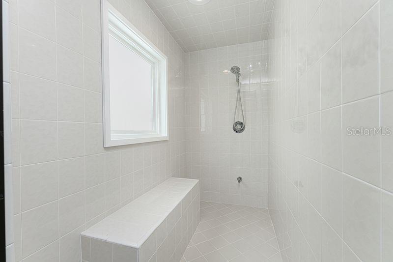 Image 42 of 57 For 139 Seville Place Sw