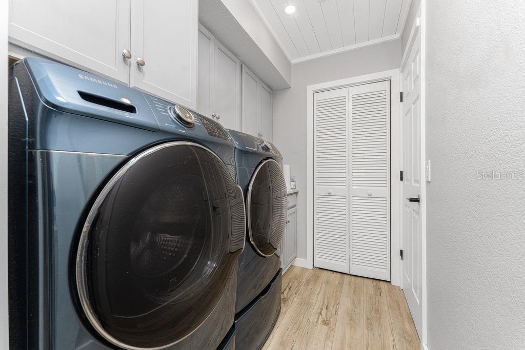 Image 43 of 57 For 139 Seville Place Sw