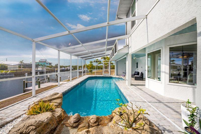 Image 49 of 57 For 139 Seville Place Sw