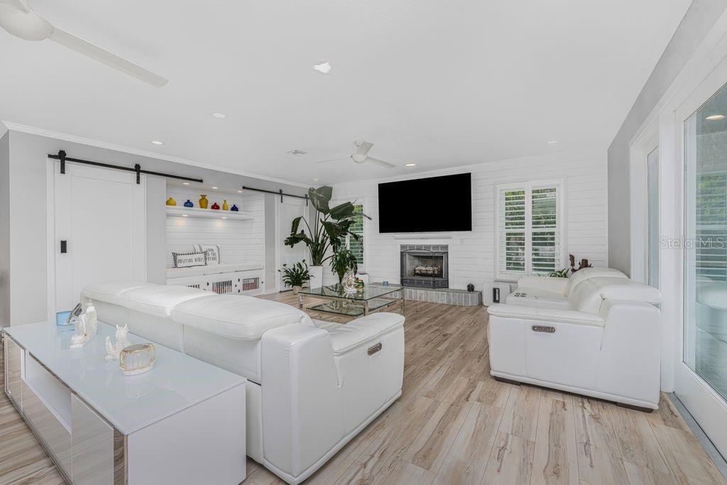 Image 6 of 57 For 139 Seville Place Sw