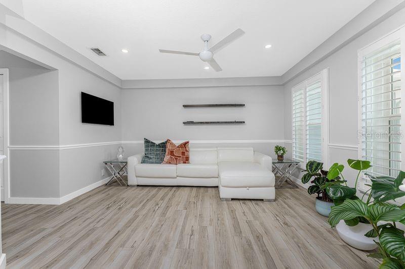 Image 8 of 57 For 139 Seville Place Sw