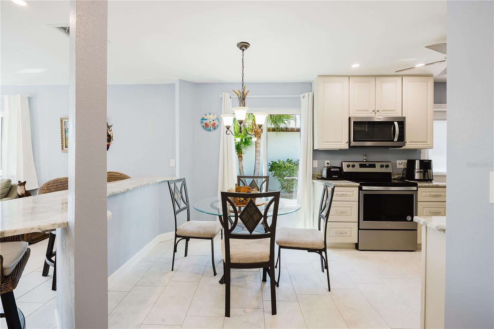 Image 10 of 39 For 689 Linden Drive