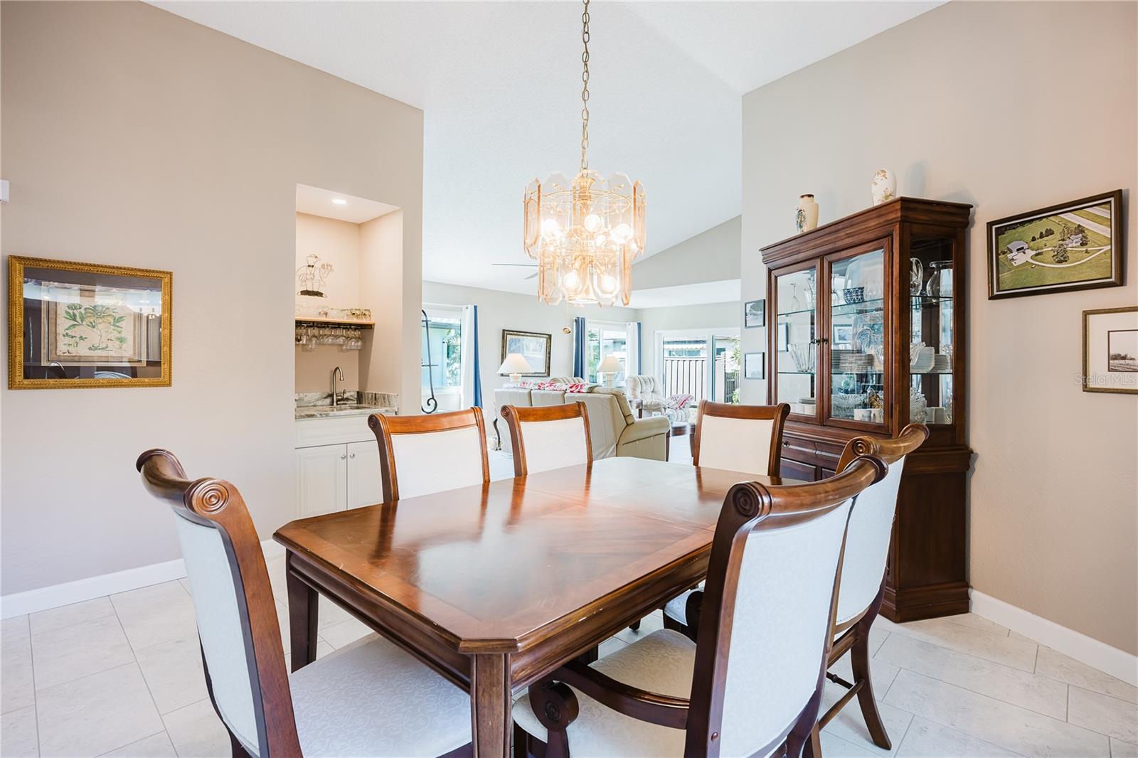 Image 15 of 39 For 689 Linden Drive