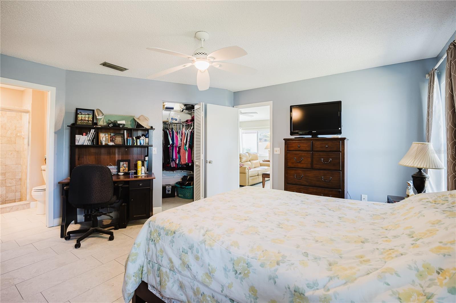 Image 20 of 39 For 689 Linden Drive