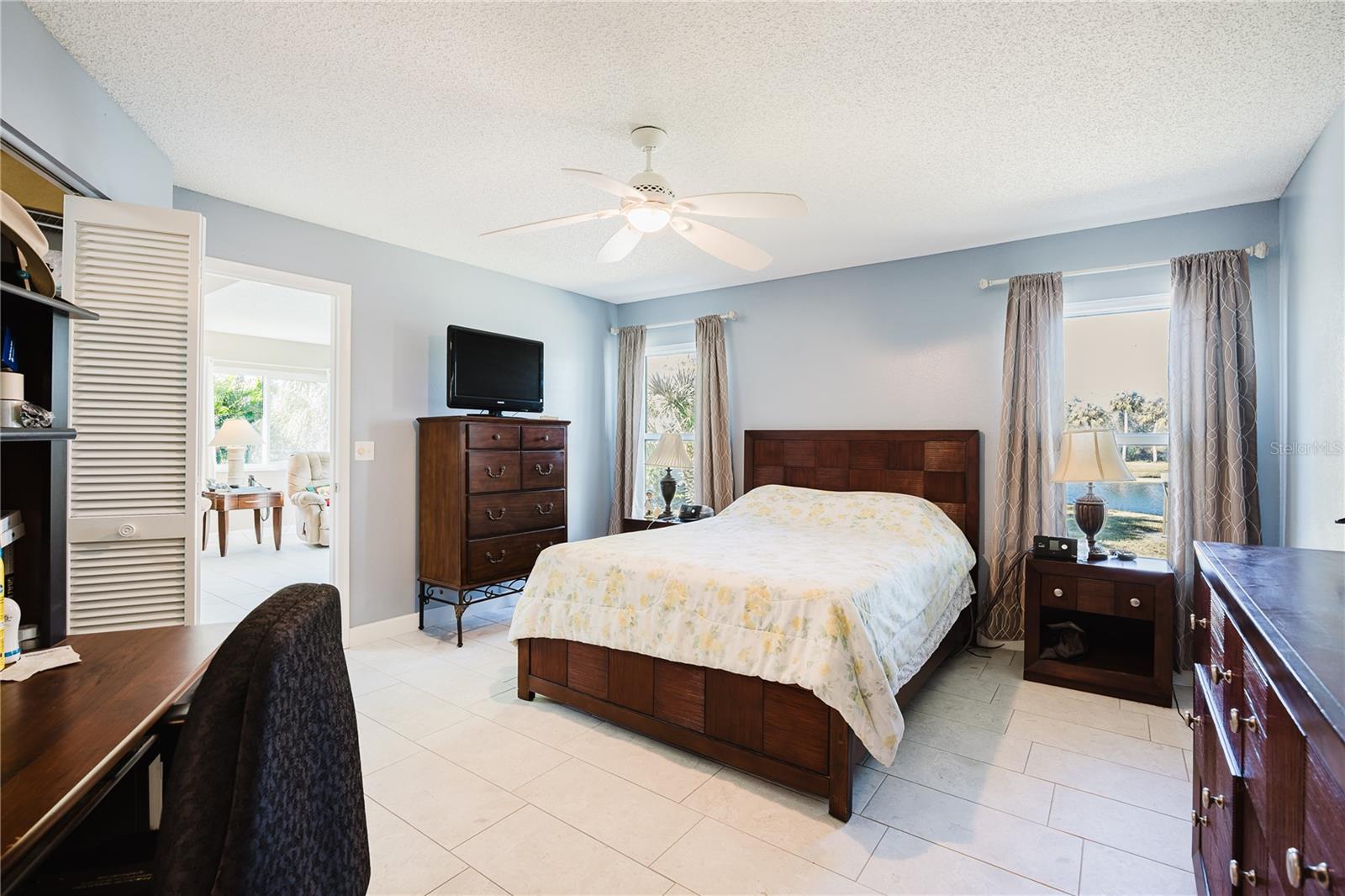 Image 21 of 39 For 689 Linden Drive