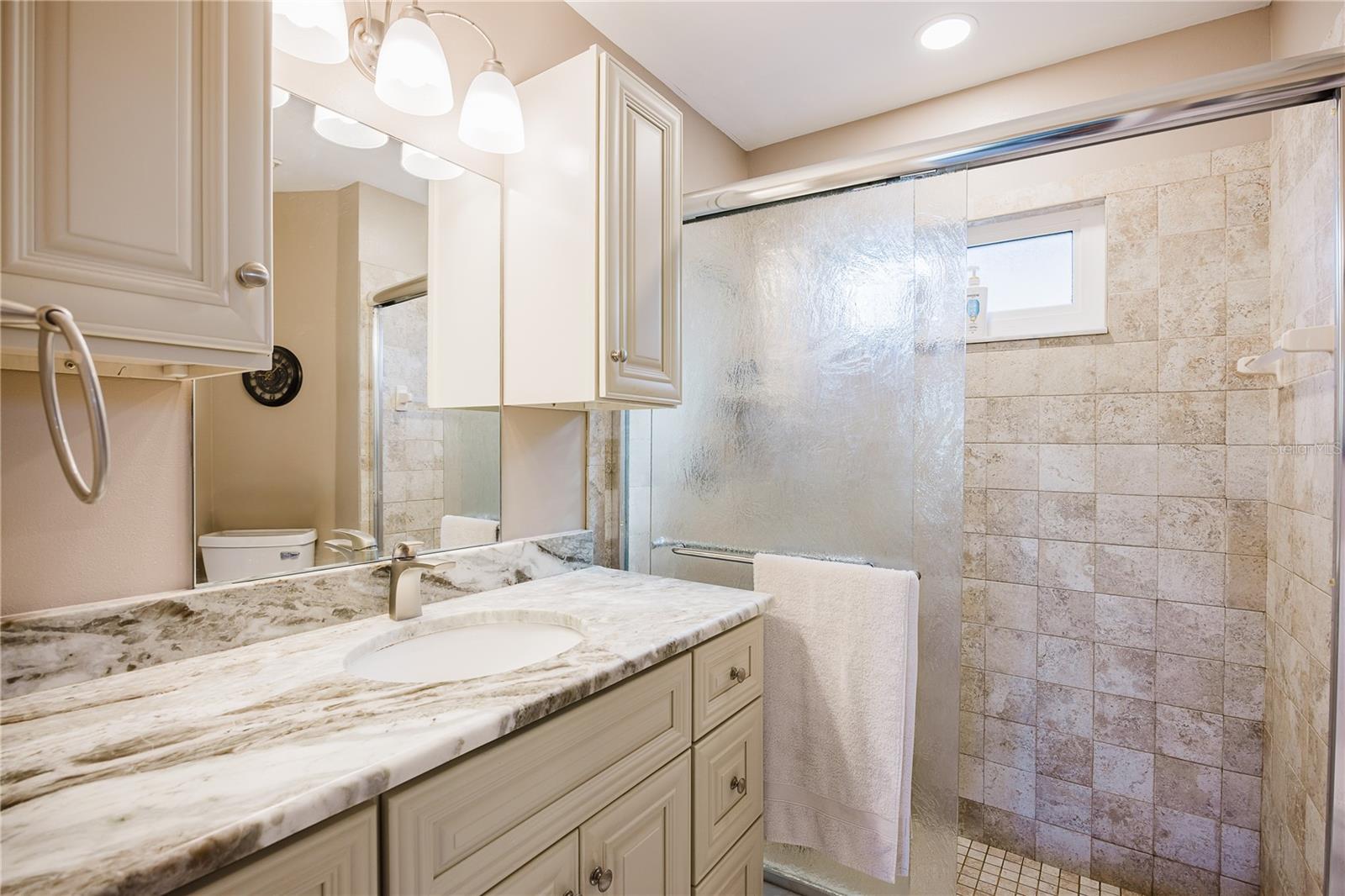 Image 22 of 39 For 689 Linden Drive