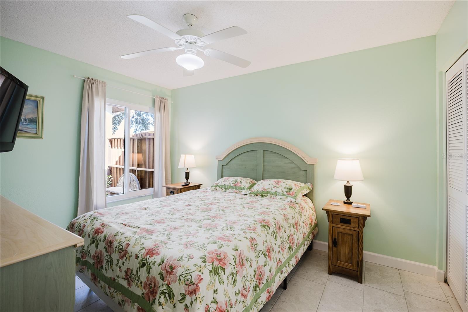 Image 24 of 39 For 689 Linden Drive