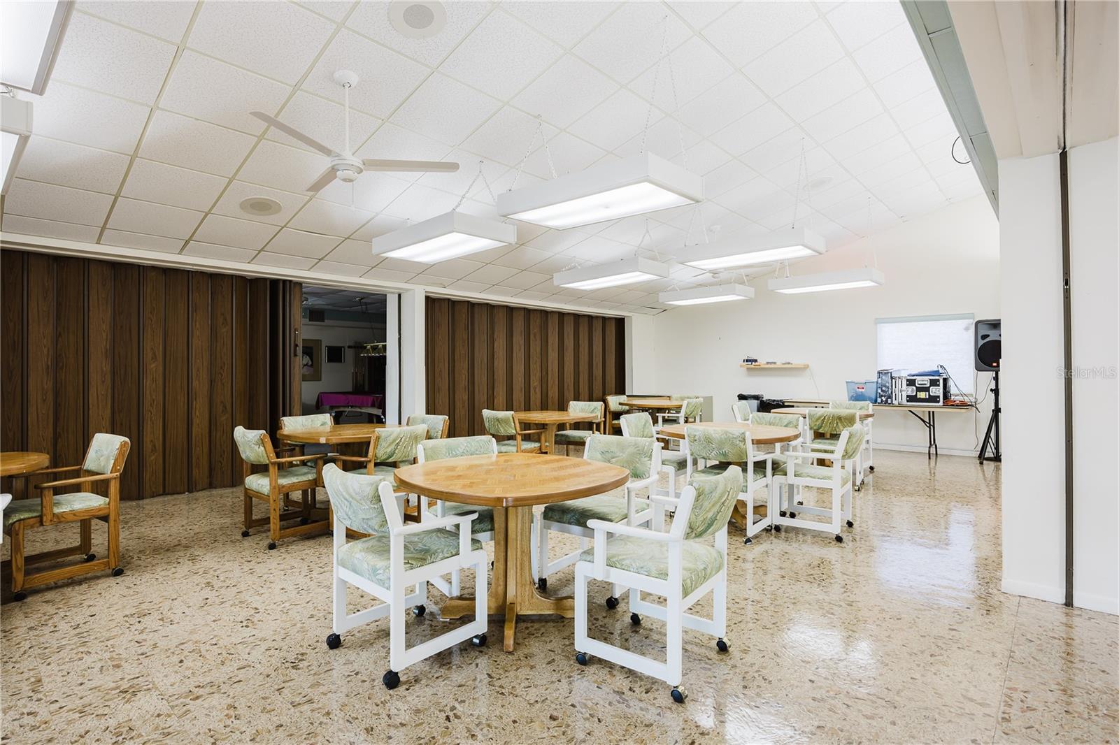 Image 34 of 39 For 689 Linden Drive