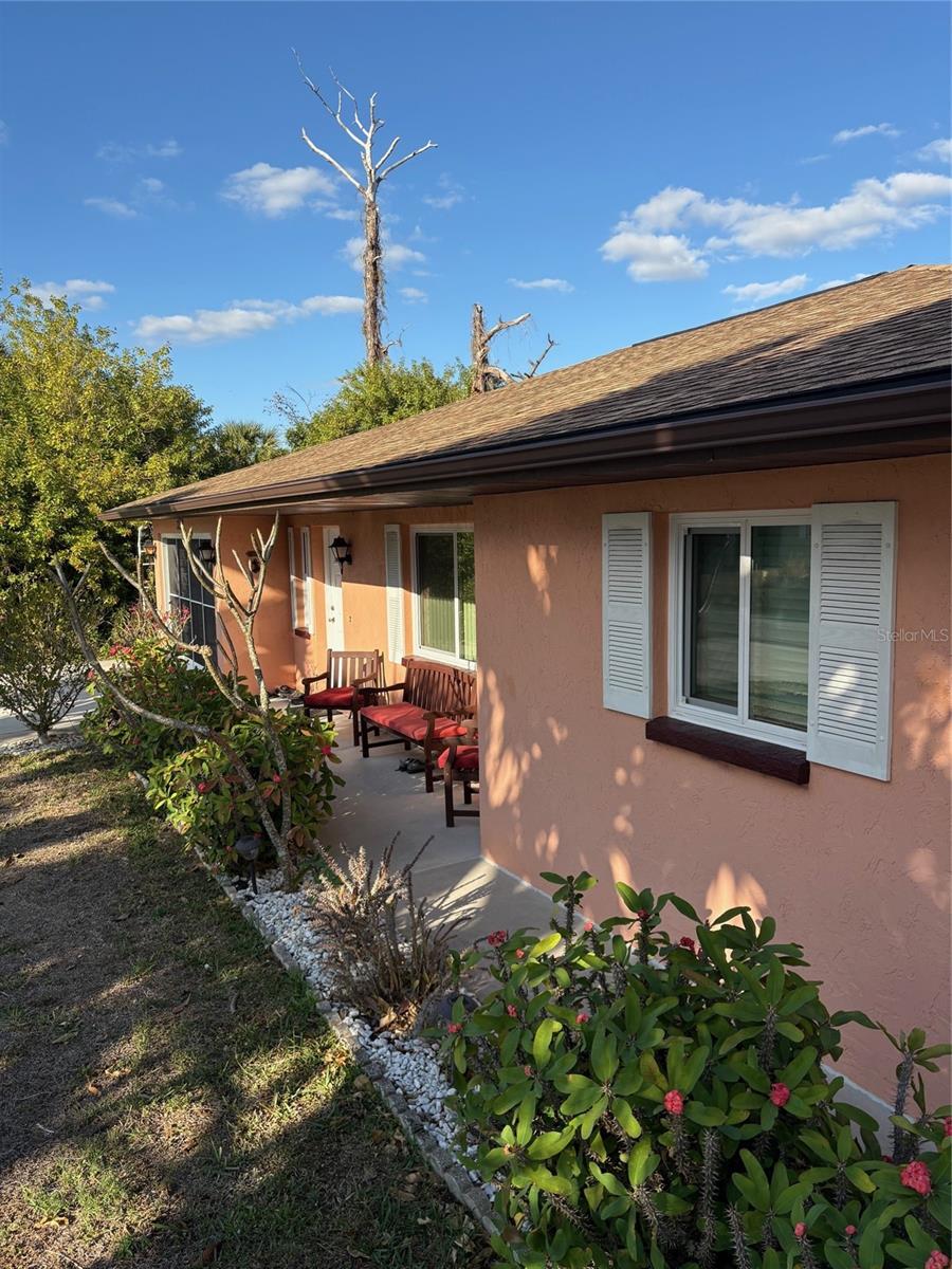 Image 11 of 75 For 321 Venetia Avenue