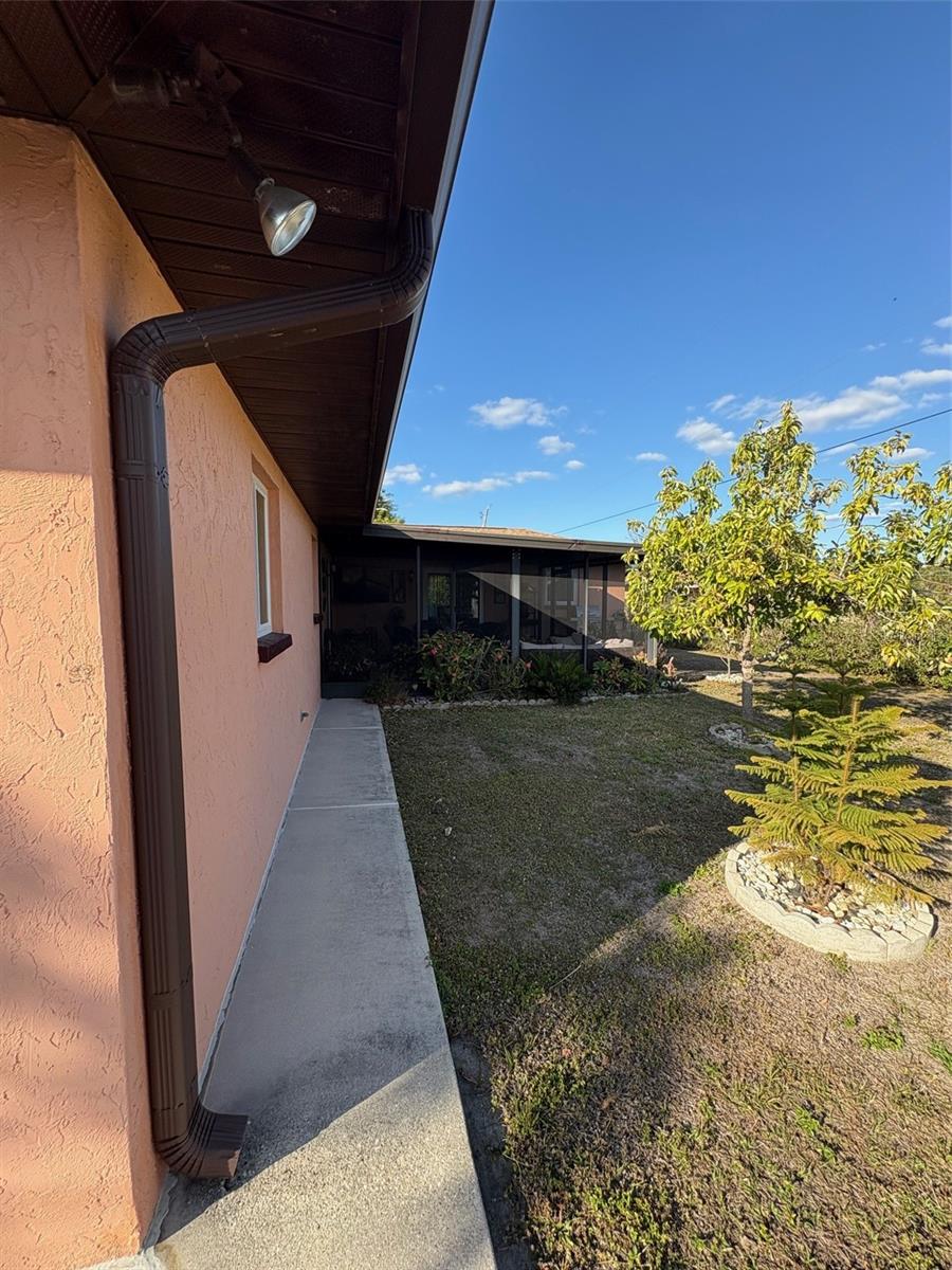 Image 13 of 75 For 321 Venetia Avenue