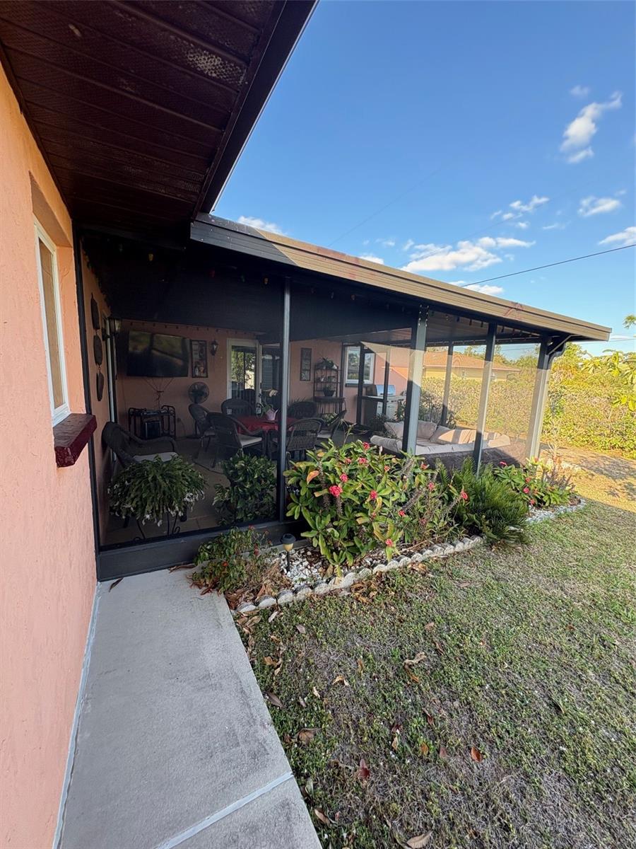 Image 15 of 75 For 321 Venetia Avenue