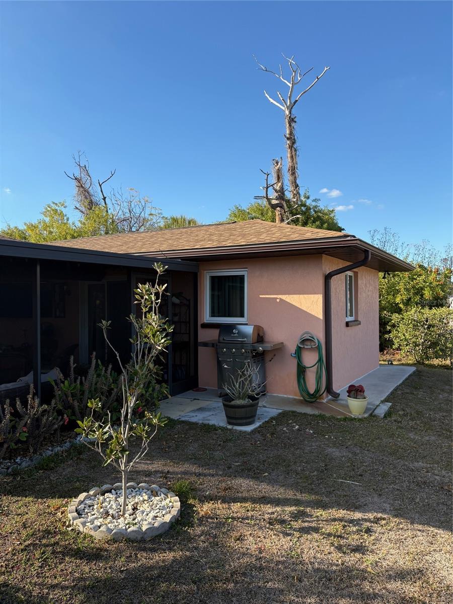 Image 17 of 75 For 321 Venetia Avenue