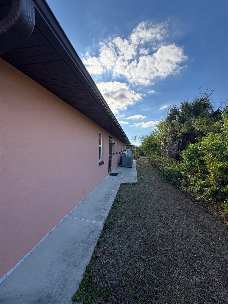 Image 20 of 75 For 321 Venetia Avenue