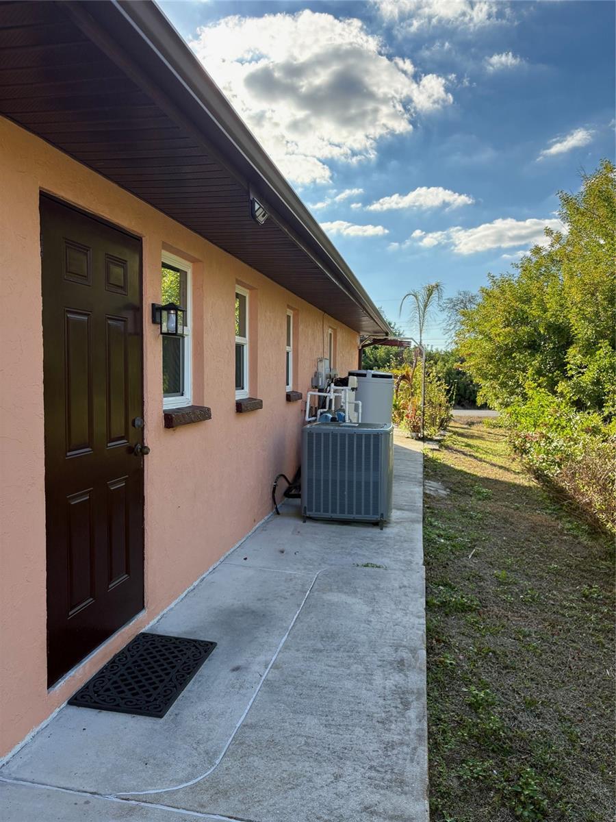 Image 22 of 75 For 321 Venetia Avenue