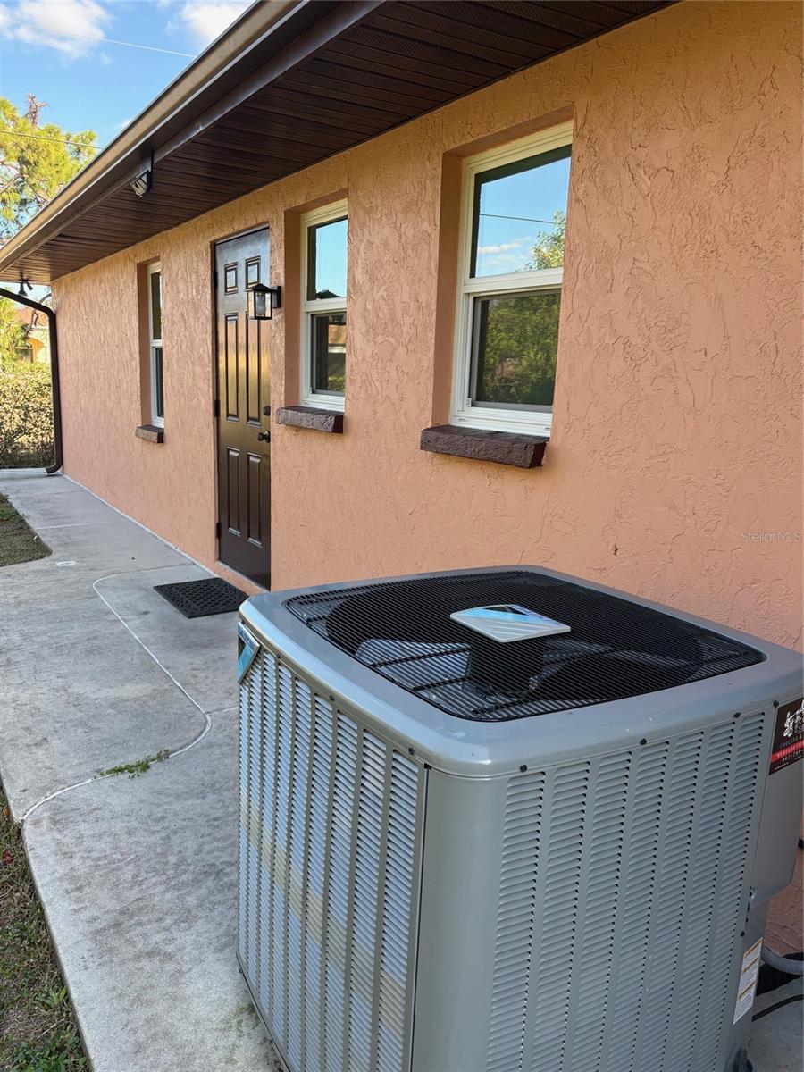 Image 23 of 75 For 321 Venetia Avenue