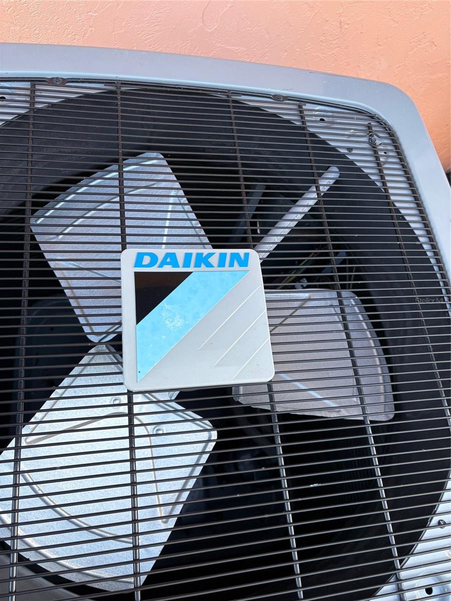 Image 24 of 75 For 321 Venetia Avenue