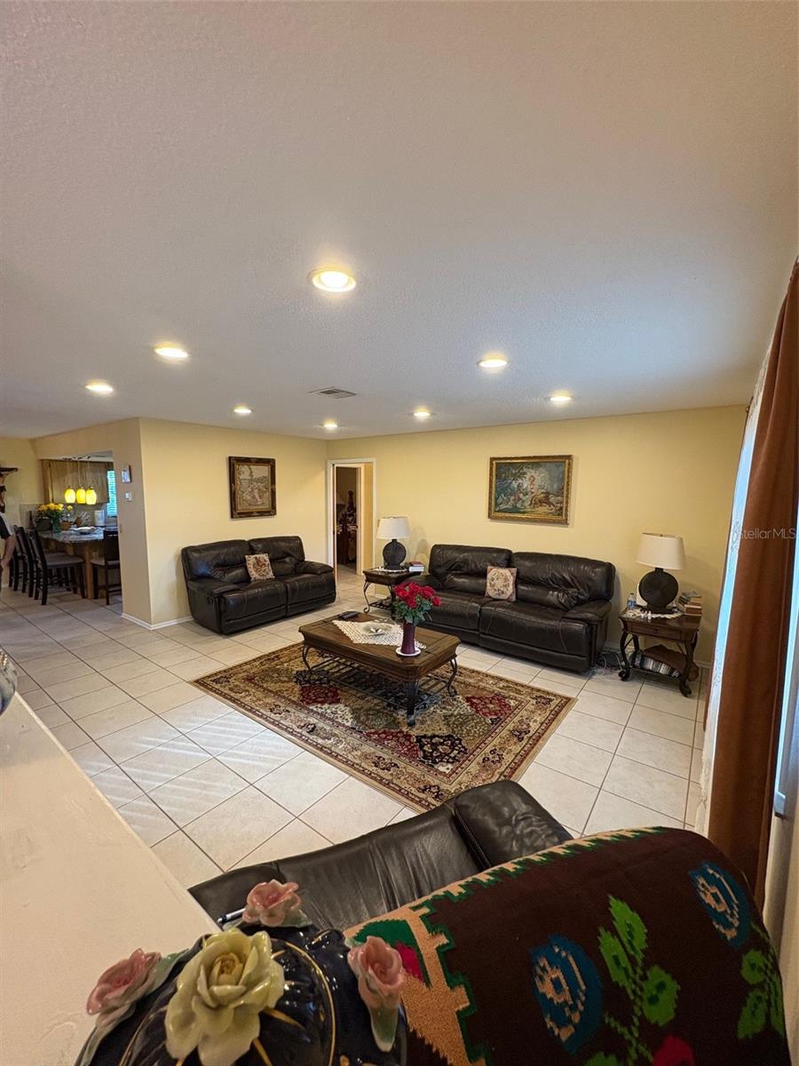 Image 30 of 75 For 321 Venetia Avenue