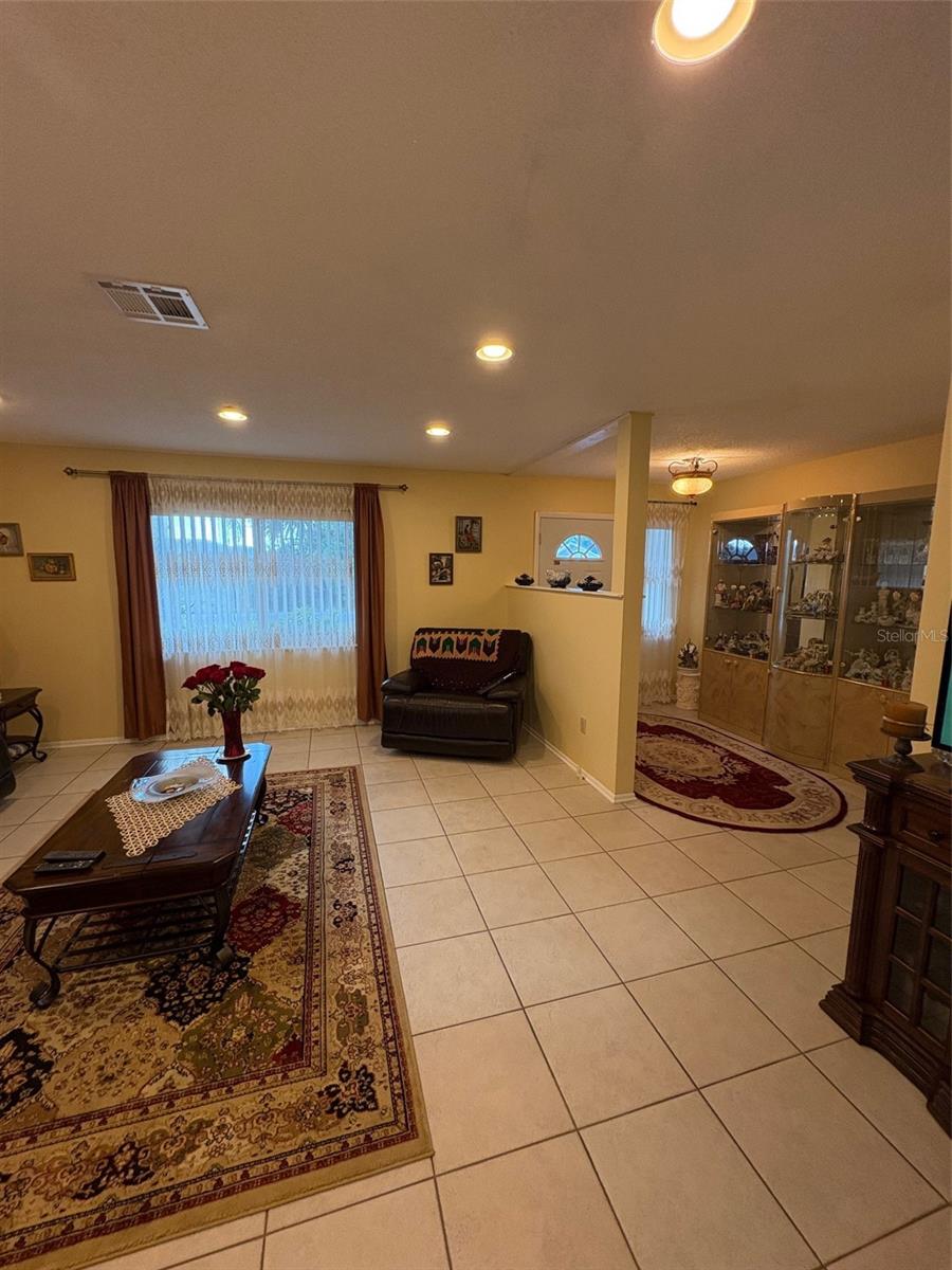 Image 33 of 75 For 321 Venetia Avenue